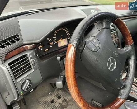 Серый Мерседес Е-Класс, объемом двигателя 3.2 л и пробегом 270 тыс. км за 3200 $, фото 11 на Automoto.ua