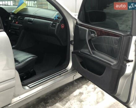 Серый Мерседес Е-Класс, объемом двигателя 2.2 л и пробегом 350 тыс. км за 2999 $, фото 34 на Automoto.ua