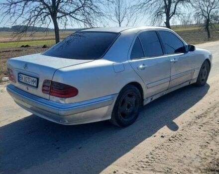 Серый Мерседес Е-Класс, объемом двигателя 2.15 л и пробегом 400 тыс. км за 2800 $, фото 6 на Automoto.ua