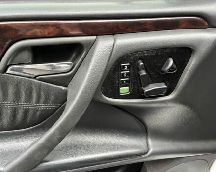 Серый Мерседес Е-Класс, объемом двигателя 3.2 л и пробегом 270 тыс. км за 3200 $, фото 12 на Automoto.ua