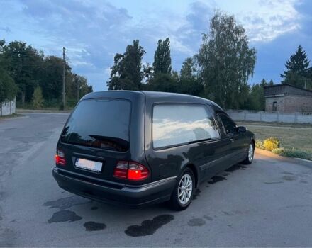 Серый Мерседес Е-Класс, объемом двигателя 2.2 л и пробегом 280 тыс. км за 25000 $, фото 1 на Automoto.ua