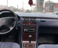 Серый Мерседес Е-Класс, объемом двигателя 2.2 л и пробегом 480 тыс. км за 2600 $, фото 2 на Automoto.ua