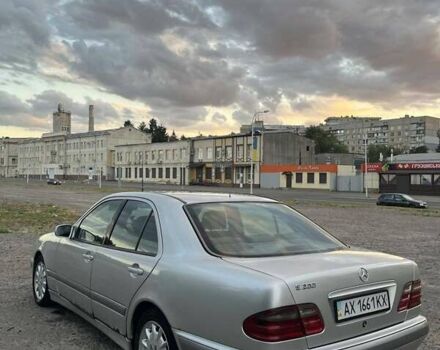 Серый Мерседес Е-Класс, объемом двигателя 2 л и пробегом 400 тыс. км за 3200 $, фото 6 на Automoto.ua