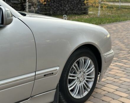 Мерседес Е-Клас 2000 у Сторожинце на Automoto.ua Сірий Мерседес Е-Клас, об'ємом двигуна 2.7 л та пробігом 346 тис. км за 5200 $, фото 7 на Automoto.ua