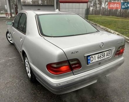 Серый Мерседес Е-Класс, объемом двигателя 3.2 л и пробегом 270 тыс. км за 3200 $, фото 2 на Automoto.ua