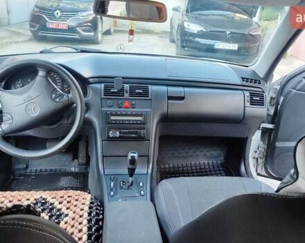Сірий Мерседес Е-Клас, об'ємом двигуна 2 л та пробігом 389 тис. км за 4000 $, фото 19 на Automoto.ua