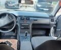 Сірий Мерседес Е-Клас, об'ємом двигуна 2 л та пробігом 389 тис. км за 4000 $, фото 19 на Automoto.ua