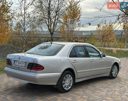 Мерседес Е-Клас 2000 у Сторожинце на Automoto.ua Сірий Мерседес Е-Клас, об'ємом двигуна 2.7 л та пробігом 346 тис. км за 5200 $, фото 4 на Automoto.ua