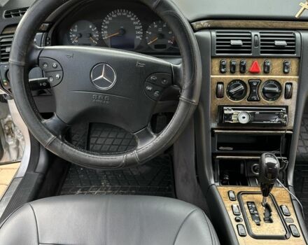 Мерседес Е-Клас 2000 у Сторожинце на Automoto.ua Сірий Мерседес Е-Клас, об'ємом двигуна 2.7 л та пробігом 346 тис. км за 5200 $, фото 21 на Automoto.ua