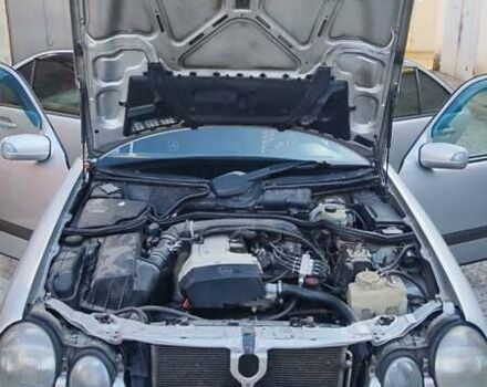 Сірий Мерседес Е-Клас, об'ємом двигуна 2 л та пробігом 389 тис. км за 4000 $, фото 26 на Automoto.ua