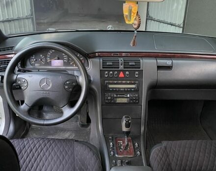 Серый Мерседес Е-Класс, объемом двигателя 2.7 л и пробегом 500 тыс. км за 4150 $, фото 11 на Automoto.ua