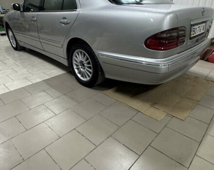 Сірий Мерседес Е-Клас, об'ємом двигуна 2.2 л та пробігом 320 тис. км за 4400 $, фото 2 на Automoto.ua
