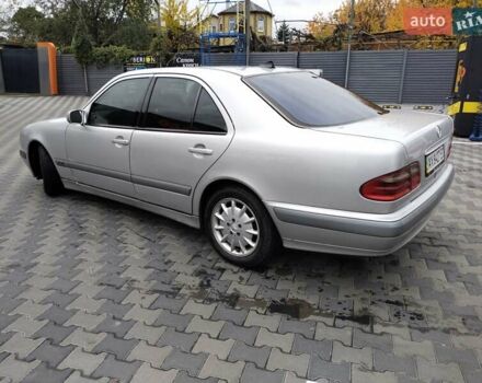 Сірий Мерседес Е-Клас, об'ємом двигуна 2 л та пробігом 530 тис. км за 2500 $, фото 3 на Automoto.ua