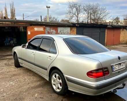 Серый Мерседес Е-Класс, объемом двигателя 2.2 л и пробегом 550 тыс. км за 4500 $, фото 5 на Automoto.ua