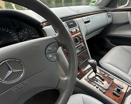 Сірий Мерседес Е-Клас, об'ємом двигуна 2 л та пробігом 88 тис. км за 9600 $, фото 29 на Automoto.ua