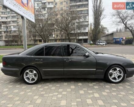 Сірий Мерседес Е-Клас, об'ємом двигуна 2.2 л та пробігом 340 тис. км за 3850 $, фото 3 на Automoto.ua