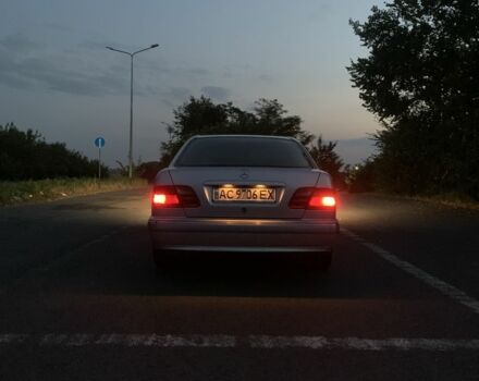 Серый Мерседес Е-Класс, объемом двигателя 3.2 л и пробегом 480 тыс. км за 3900 $, фото 2 на Automoto.ua