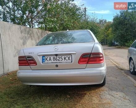 Сірий Мерседес Е-Клас, об'ємом двигуна 3.2 л та пробігом 400 тис. км за 5300 $, фото 1 на Automoto.ua