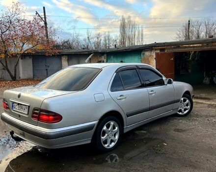 Серый Мерседес Е-Класс, объемом двигателя 2.2 л и пробегом 550 тыс. км за 4500 $, фото 4 на Automoto.ua