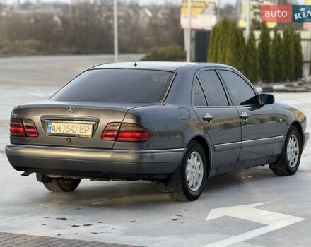 Серый Мерседес Е-Класс, объемом двигателя 2 л и пробегом 330 тыс. км за 2999 $, фото 3 на Automoto.ua