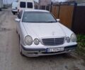 Сірий Мерседес Е-Клас, об'ємом двигуна 2 л та пробігом 400 тис. км за 4300 $, фото 1 на Automoto.ua