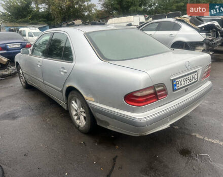 Серый Мерседес Е-Класс, объемом двигателя 2.4 л и пробегом 338 тыс. км за 2999 $, фото 4 на Automoto.ua