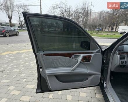 Сірий Мерседес Е-Клас, об'ємом двигуна 2.2 л та пробігом 340 тис. км за 3850 $, фото 29 на Automoto.ua
