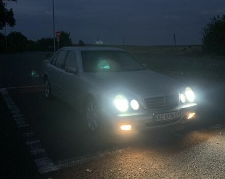 Серый Мерседес Е-Класс, объемом двигателя 3.2 л и пробегом 480 тыс. км за 3900 $, фото 3 на Automoto.ua