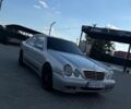 Серый Мерседес Е-Класс, объемом двигателя 2.1 л и пробегом 300 тыс. км за 5191 $, фото 1 на Automoto.ua
