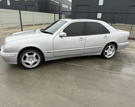 Серый Мерседес Е-Класс, объемом двигателя 3.2 л и пробегом 191 тыс. км за 8800 $, фото 2 на Automoto.ua