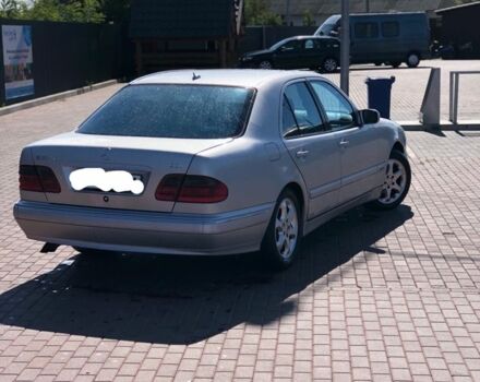 Серый Мерседес Е-Класс, объемом двигателя 2.7 л и пробегом 484 тыс. км за 3500 $, фото 4 на Automoto.ua