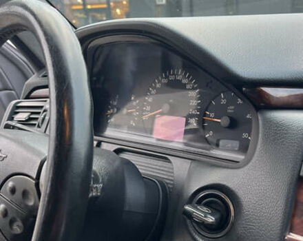 Серый Мерседес Е-Класс, объемом двигателя 3.2 л и пробегом 328 тыс. км за 6200 $, фото 30 на Automoto.ua