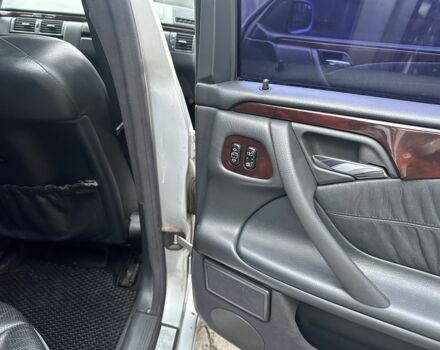 Серый Мерседес Е-Класс, объемом двигателя 2.8 л и пробегом 450 тыс. км за 3600 $, фото 6 на Automoto.ua