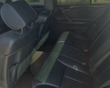 Серый Мерседес Е-Класс, объемом двигателя 3.2 л и пробегом 366 тыс. км за 5700 $, фото 9 на Automoto.ua