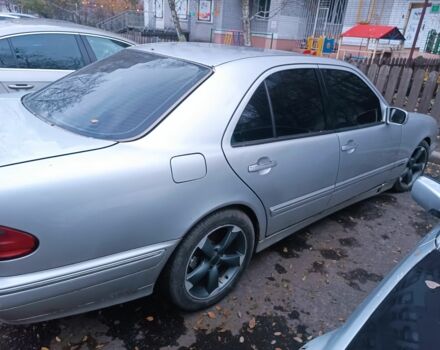 Серый Мерседес Е-Класс, объемом двигателя 2 л и пробегом 450 тыс. км за 2500 $, фото 4 на Automoto.ua