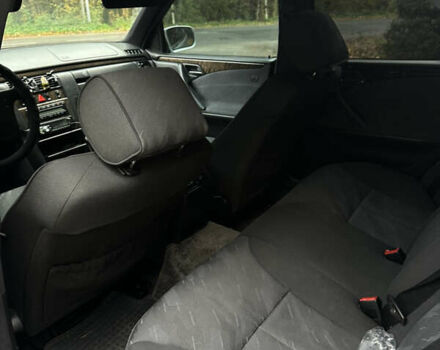 Мерседес Е-Класс 2001 в Виннице на Automoto.ua Серый Мерседес Е-Класс, объемом двигателя 2 л и пробегом 399 тыс. км за 4600 $, фото 10 на Automoto.ua