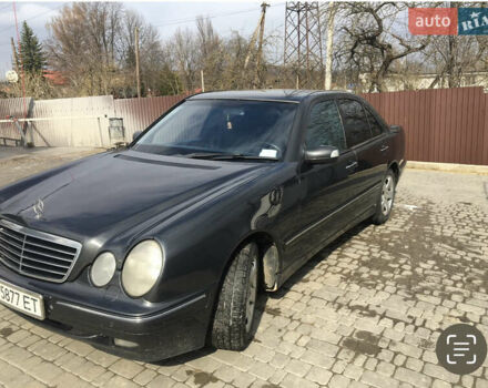 Мерседес Е-Класс 2001 в Старом Самборе на Automoto.ua Серый Мерседес Е-Класс, объемом двигателя 3.22 л и пробегом 420 тыс. км за 4100 $, фото 1 на Automoto.ua