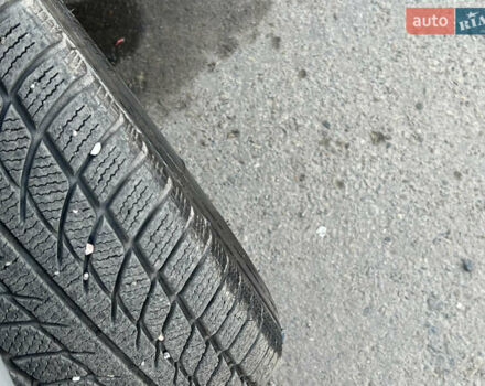 Сірий Мерседес Е-Клас, об'ємом двигуна 2 л та пробігом 300 тис. км за 2999 $, фото 3 на Automoto.ua