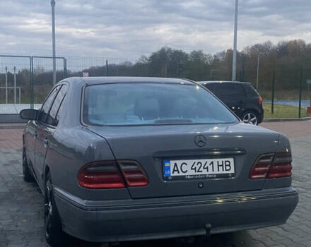 Сірий Мерседес Е-Клас, об'ємом двигуна 3.2 л та пробігом 380 тис. км за 4400 $, фото 6 на Automoto.ua