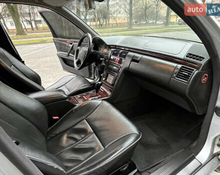 Серый Мерседес Е-Класс, объемом двигателя 2.69 л и пробегом 353 тыс. км за 3750 $, фото 24 на Automoto.ua