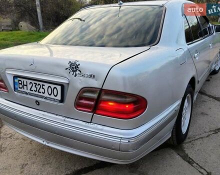 Серый Мерседес Е-Класс, объемом двигателя 2.15 л и пробегом 405 тыс. км за 4200 $, фото 2 на Automoto.ua