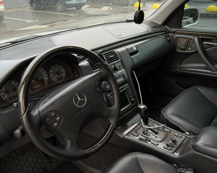 Серый Мерседес Е-Класс, объемом двигателя 4.3 л и пробегом 406 тыс. км за 4500 $, фото 8 на Automoto.ua