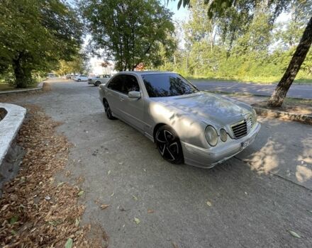 Серый Мерседес Е-Класс, объемом двигателя 2.7 л и пробегом 320 тыс. км за 3400 $, фото 4 на Automoto.ua