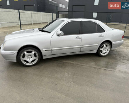 Серый Мерседес Е-Класс, объемом двигателя 3.2 л и пробегом 191 тыс. км за 8200 $, фото 3 на Automoto.ua