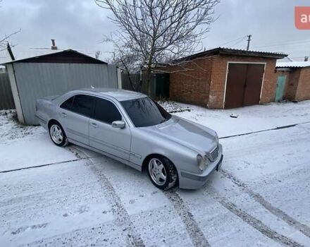 Серый Мерседес Е-Класс, объемом двигателя 2 л и пробегом 450 тыс. км за 6000 $, фото 7 на Automoto.ua