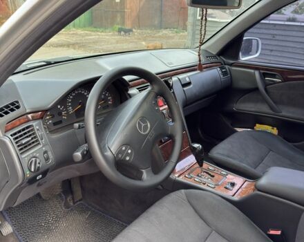 Сірий Мерседес Е-Клас, об'ємом двигуна 2.8 л та пробігом 350 тис. км за 4500 $, фото 5 на Automoto.ua