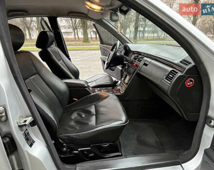 Серый Мерседес Е-Класс, объемом двигателя 2.69 л и пробегом 353 тыс. км за 3750 $, фото 25 на Automoto.ua