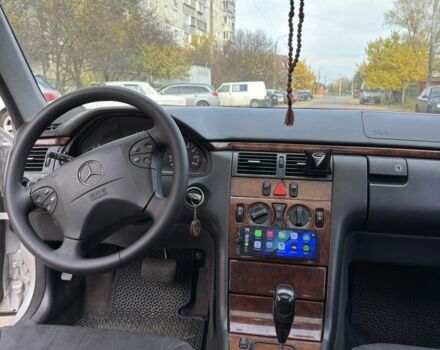 Сірий Мерседес Е-Клас, об'ємом двигуна 2.8 л та пробігом 350 тис. км за 4500 $, фото 6 на Automoto.ua