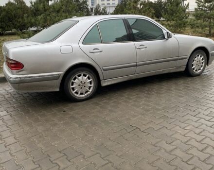 Серый Мерседес Е-Класс, объемом двигателя 2.7 л и пробегом 310 тыс. км за 4199 $, фото 1 на Automoto.ua