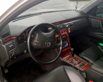 Серый Мерседес Е-Класс, объемом двигателя 3.2 л и пробегом 0 тыс. км за 6000 $, фото 2 на Automoto.ua